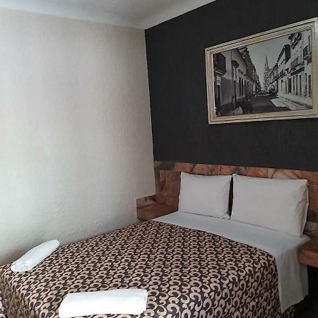 Hotel Aguila Гвадалахара Экстерьер фото