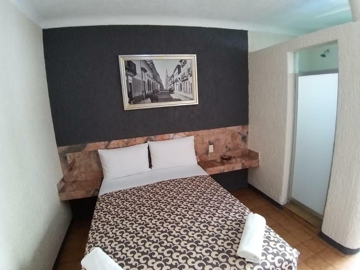 Hotel Aguila Гвадалахара Экстерьер фото